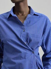 Ontre 2025 新都市时尚风格，极简舒适，格子面料，蓝色，多造型，超大版型，翻领，长袖，侧开衩，女式上衣，秋装，返校，商务休闲，通勤现代都市休闲时尚商务休闲女士办公室装低调老款风格轻松气质高端都市通勤高品质机场女装高端材质商务休闲上衣蓝色格子衬衫女装女士蓝色衬衫格子领带衬衫蓝色纽扣衬衫 - 藍色 - 查看 3