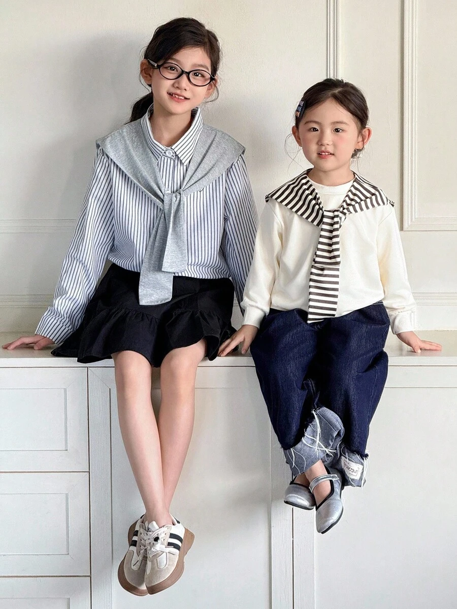 SHEIN Genkimix Kids Niña preadolescente con chal gris a juego con blusa a rayas bordada de manga larga, otoño/invierno - Gris - Ver 1