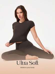 GLOWMODE Glow Era 柔软弹力圆领修身短款短袖运动圆领 T 恤低冲击瑜伽普拉提健身房工作室日常休闲装 - 巧克力棕 - 查看 1