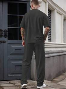 Manfinity Homme Men's Casual Letter Embossed T-Shirt And Pants Set, Summer Men Two Pieces Outfit Sweatpants Men Co Ord Set Men Street Wear Sets Casual Two Pieces Set Men Men Summer Sweatsuit - Dark Grey - View 5