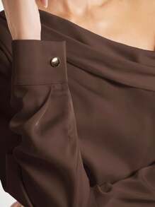 BizChic 女式不对称设计褶皱肩部垂坠宽松长袖缎面衬衫，都市通勤基本款简约优雅时尚商务休闲装，适合教师和办公室穿着 - 棕色 - 查看 2