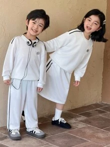 SHEIN 2件組男孩針織運動衫，韓系休閒時尚，返校季校服兒童開學套裝 - 白色 - 查看 1