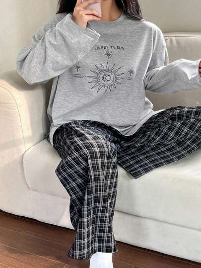 Dazy Plus مجموعة بيجامة مكونة من قطعتين للمقاسات الكبيرة، تتكون من ملابس علوية بياقة دائرية وأكمام طويلة مطبوعة بتصميم جرافيك وبنطلون مربعات، ملابس خريف وشتاء مريحة