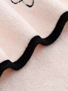 SHEIN 1件/2件装玫瑰刺绣珊瑚绒毛巾套装 - 超柔软、吸水性强、亲肤、速干，包含一条手巾和一条浴巾，尺寸为70*140厘米，适合成人使用，可用于家庭、泳池、浴室等场所。也可用于家居浴室装饰、夏季返校季、美容院等。