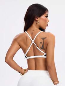 Easithlete 女士撞色设计瑜伽健身跑步可拆卸衬垫运动文胸 - 黑與白 - 查看 5