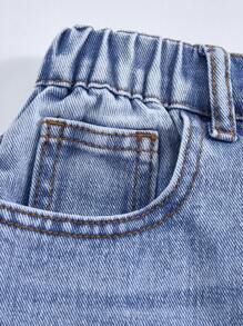 Jeans per ragazze taglie forti, design casual alla moda, toppe con fiocco viola dolce e ricamo a tovagliolo, vita media, pantaloni in denim blu slim fit