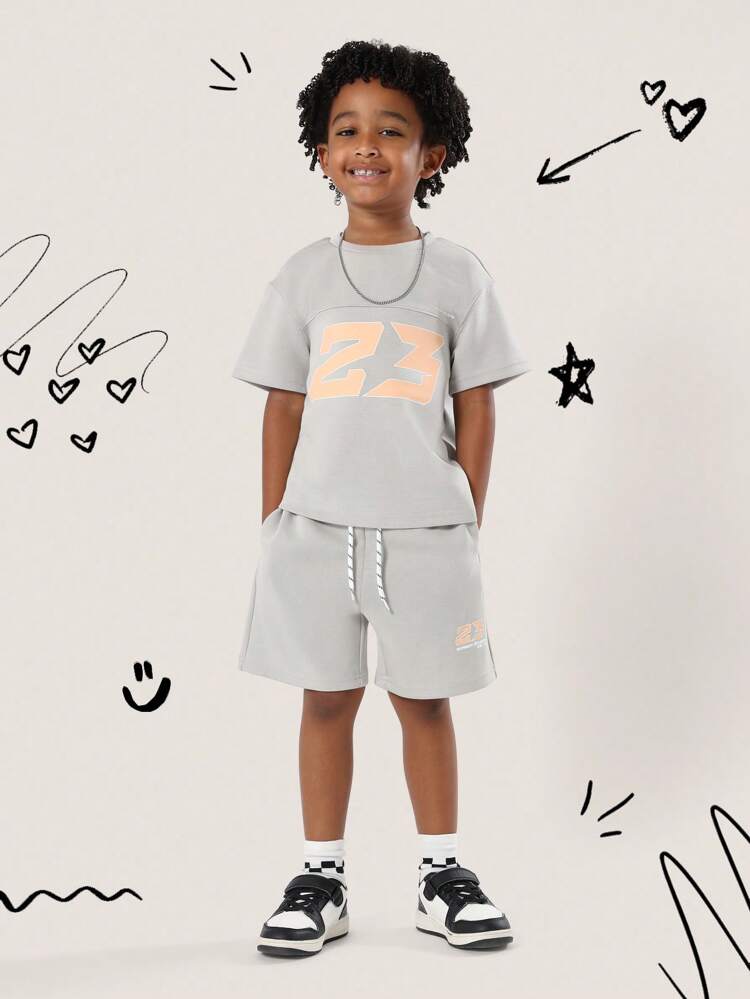 Passendes Set aus übergroßem T-Shirt und Shorts mit Kordelzug