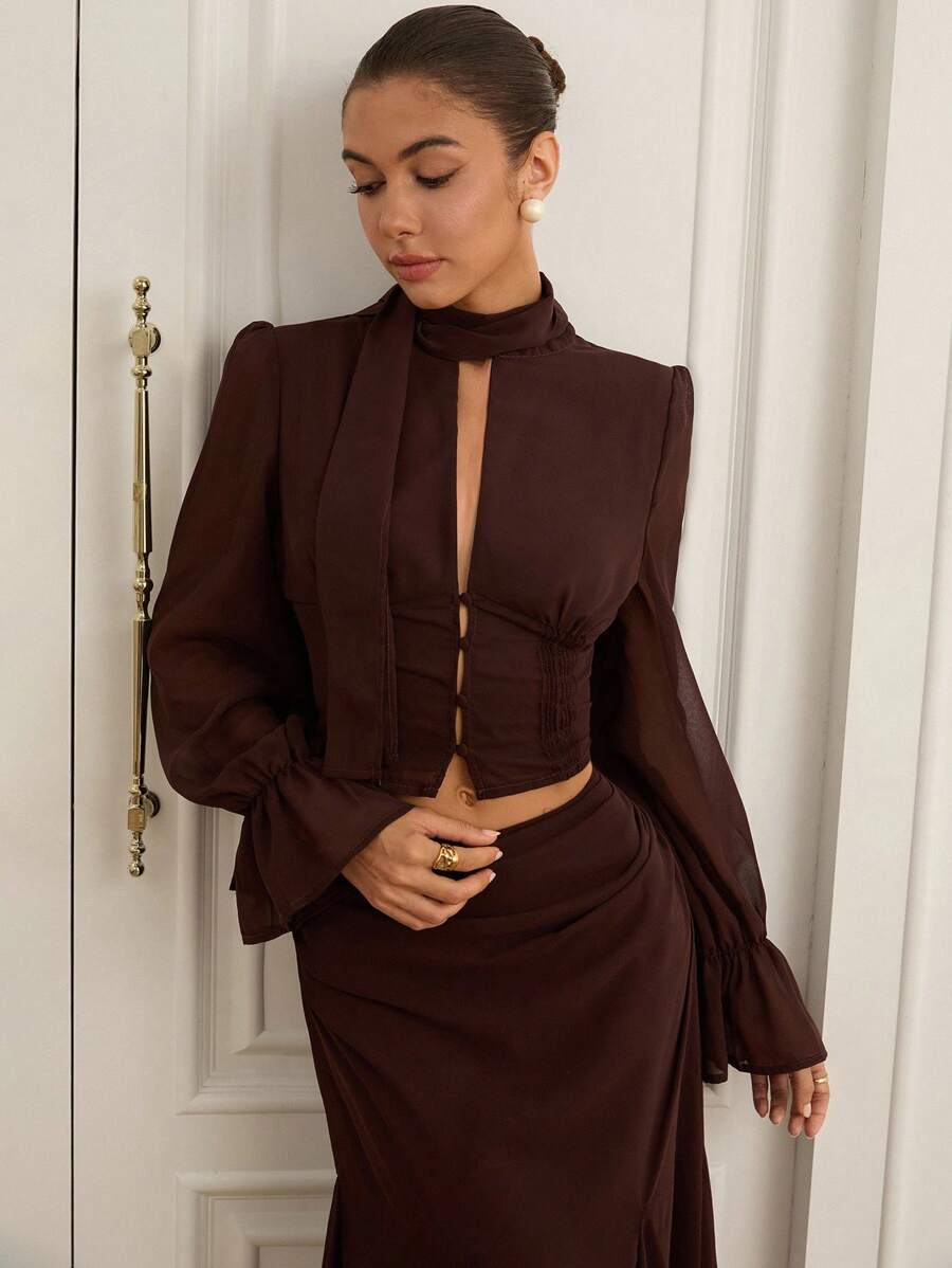 Aveloria Rosie 新款中国风镂空荷叶边长袖衬衫搭配透明领和丝带，夏季新款美式性感欧式优雅上衣+雪纺腰褶松紧腰直筒裙中长裙，适合音乐节、海滩度假、教师会所 - 棕色 - 查看 1