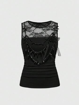 Goth Top ajustado de mujer con decoración de cadena, parches de encaje y flores 3D fruncidas en estilo Y2K