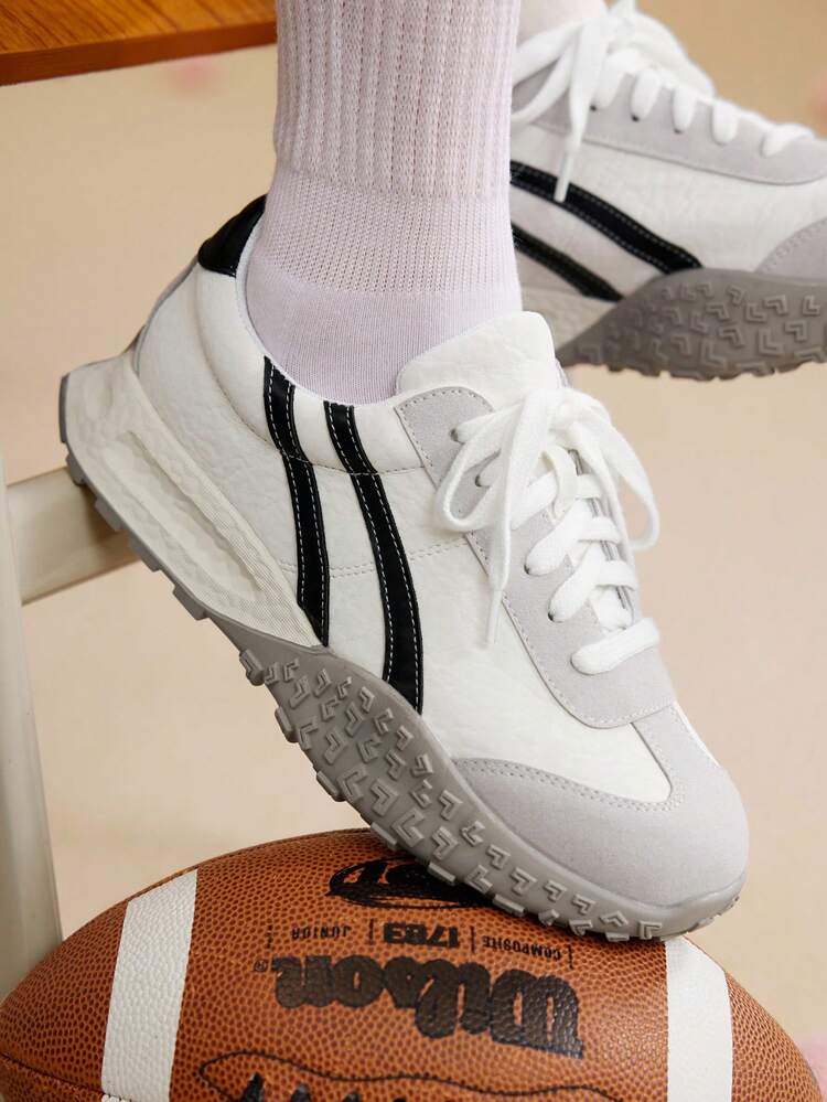 CUCCOO EASI Zapatillas planas de punta redonda con diseño de patchwork para mujer, zapatos deportivos de piel de imitación gris cómodos y de moda para uso diario en interiores y exteriores