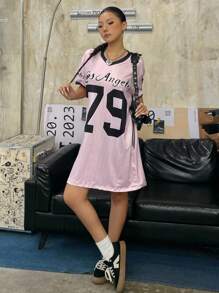 SHEIN Explorewe Streecool KIDS Frühling/Sommer rosa gestreiftes lässiges Mode bequemes süßes lebendiges College-Stil gestreiftes Nummer-Muster Farbblock T-Shirt Kleid, sportlich energiegeladenes Cheerleader Kleid - Pink - Übersicht 7