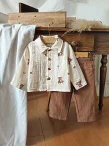 SHEIN Vintaside Kids 男宝宝休闲卡通熊印花polo领开衫上衣和裤子套装，适合外出、居家和日常穿着，春秋季 - 彩色 - 查看 3