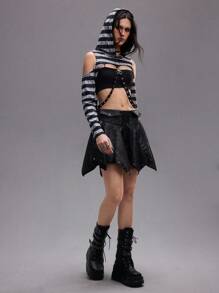 ROMWE Grunge Punk 回到学校：朋克摇滚风格连帽迷你性感做旧黑白条纹短款 T 恤，带链条设计，女士 T 恤 - 黑色 - 查看 1