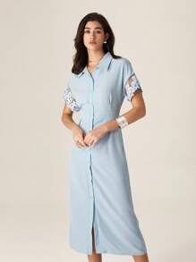 Modelyn 柔和的蓝色中长连衣裙，带有荷叶边袖口，优雅的女性风格 - 霧霾藍 - 查看 4