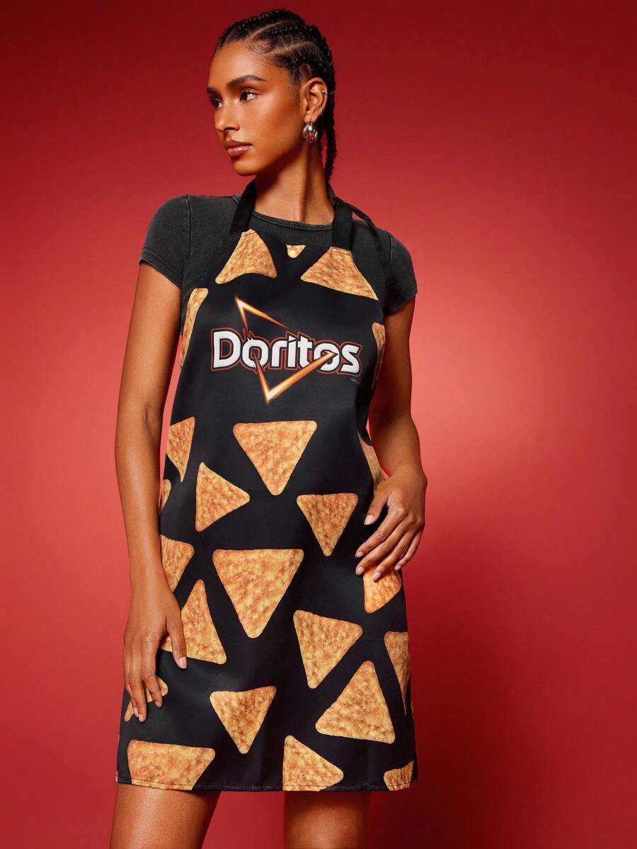 Doritos X SHEIN 1pc Waterproof & Oil-Proof Enjoy Chips Printed Black Apron, Unisex Design Suitable For Cooking & Baking - Multicolor - View 1