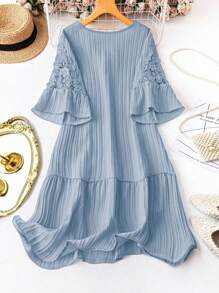 SHEIN LUNE 大码女式夏季 V 领撞色蕾丝荷叶边宽松连衣裙