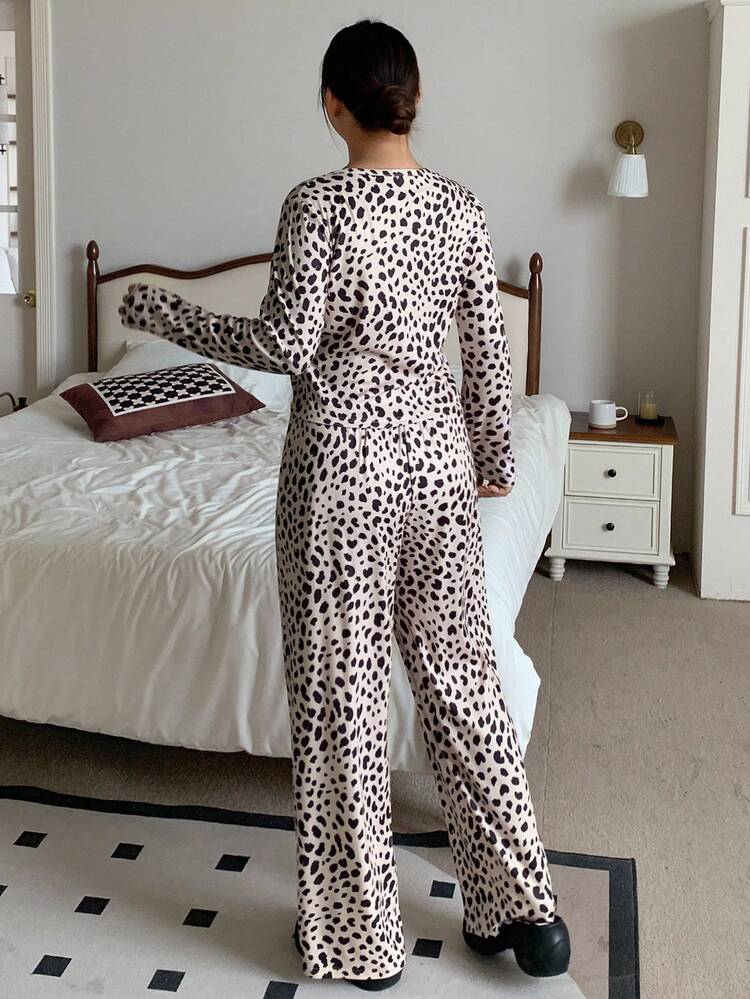 Dazy Plus 2pcs Plus Size Women Leopard Print Pajama Set, Long Sleeve Top And Elastic Waist Pants, Sleepwear, Fall Clothes