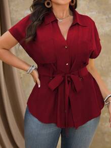 Roveilla 大码女式优雅法式通勤/度假纯色 V 领肩袖系腰 A 字短袖衬衫带金属纽扣装饰 - 紅色 - 查看 3