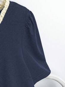 Everyssa Áo thun nữ tay ngắn, cài khuy đơn, họa tiết chắp vá, viền bèo nhún mùa hè - Màu xanh hải quân - Xem 3