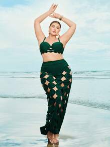 Swim Oasis 加大码 3 件套沙滩装，包括可调节肩带加厚分体泳衣上衣、高腰比基尼泳裤和镂空刺绣长裙，时尚假日泳装套装