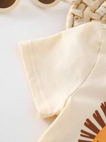 Cozy Pixies 2 件套男婴卡通狮子针织柔软圆领短袖上衣和彩色条纹松紧腰裤套装 - 杏色 - 查看 3