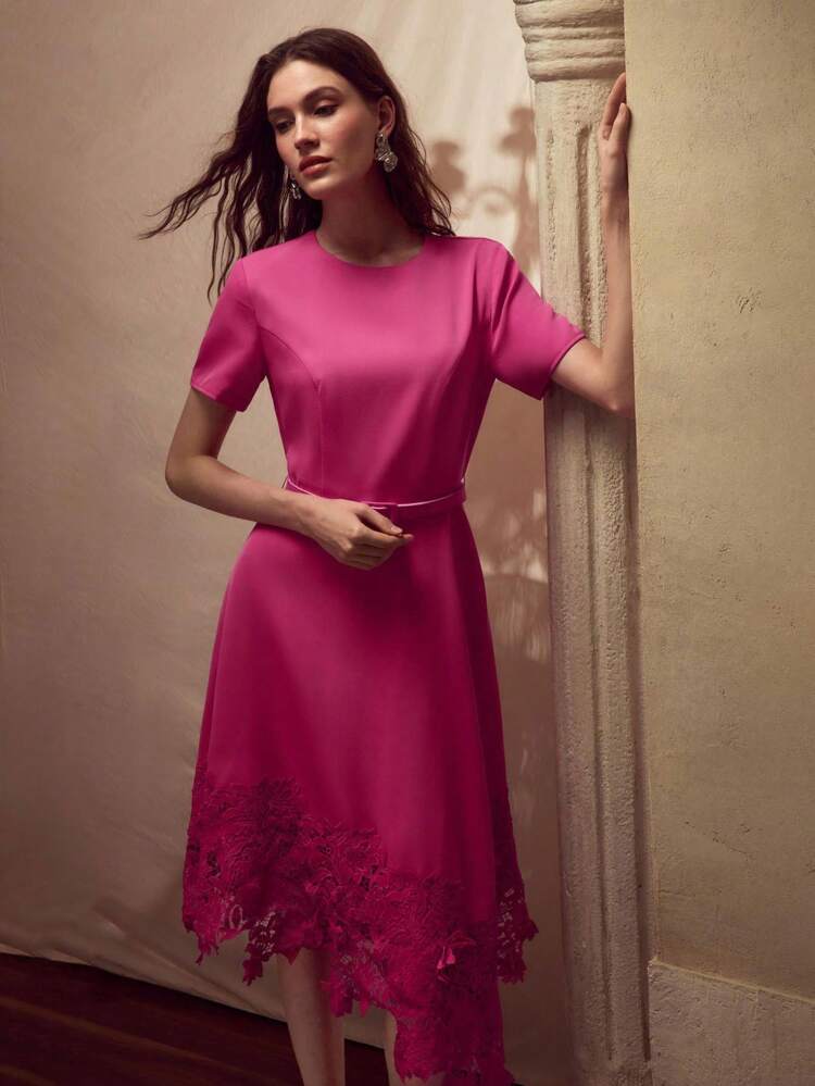 CONTRAST GUIPURE LACE HEM BUCKLE BELTED SHORT DRESS