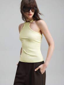 Ontre Top tipo tank de mujer con cuello redondo amarillo crema, corte geométrico, nueva para el verano 2025, elegante y romántica, versátil, de negocios y casual, adecuada para playa, boda, festival de música country, brunch, outfit para aeropuerto, top básico de hombros descubiertos de los 90
