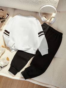 SHEIN Explorewe 男童字母印花圆领长袖运动衫和裤子套装，休闲装 - 白色 - 查看 2