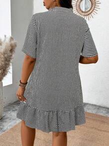 SHEIN PETITE CURVE Vestido casual de tela con textura a cuadros en blanco y negro para mujeres, adecuado para volver a la escuela, graduación, Día de San Valentín, festival de música, Día de la Madre, Halloween, Acción de Gracias, Pascua, Día Nacional, baile de graduación, citas, fiestas, bodas, actividades al aire libre - Blanco y Negro - Ver 2