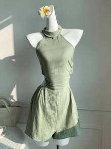 Comfortcana Jednokolorowy damski kombinezon z wycięciem i wiązaniem przy szyi - Zielony - Zobacz 5