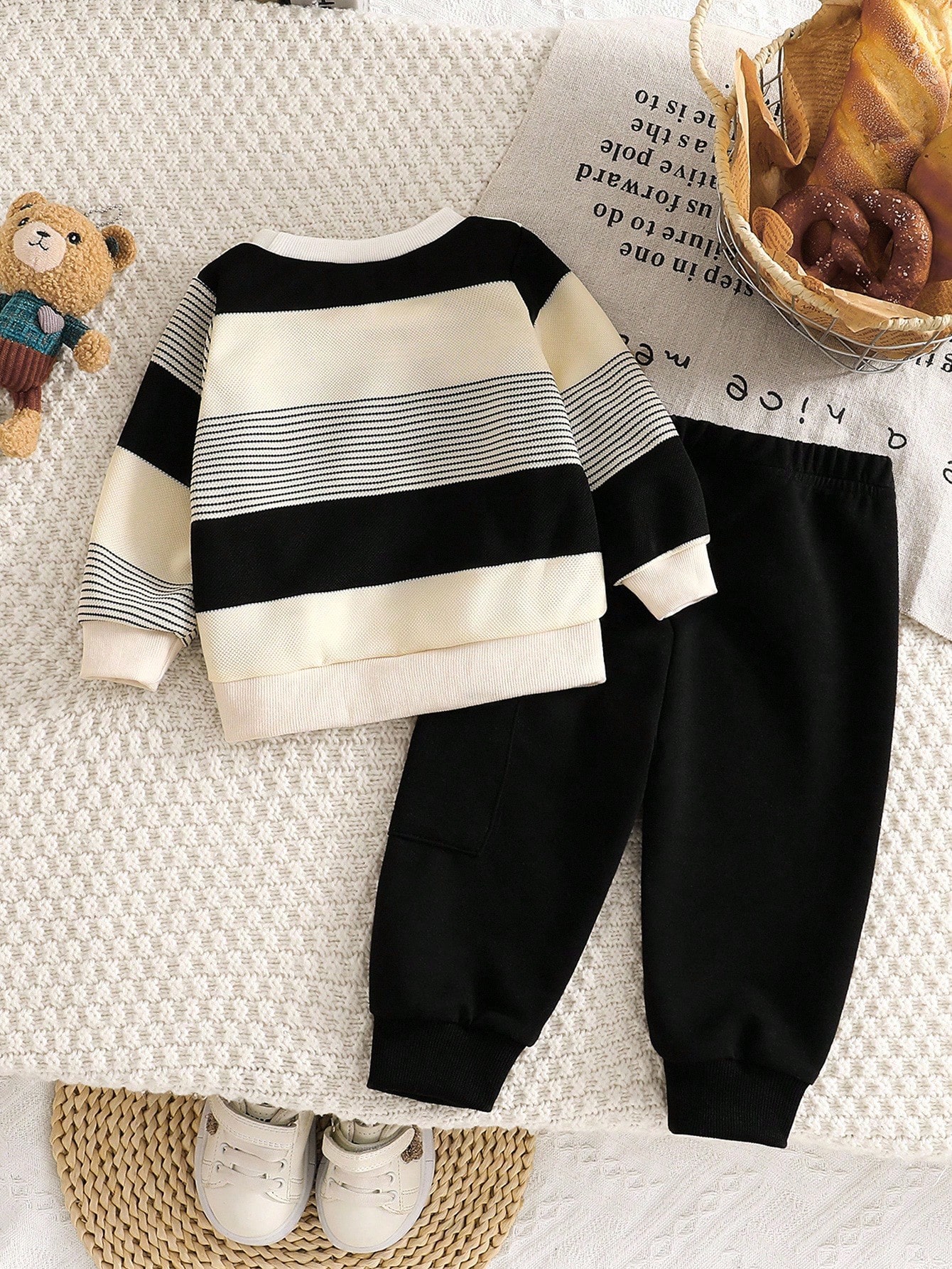 طقم بلوزة رياضية وبنطلون للأطفال الصبيان مطرز بدب...