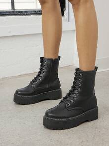 SHUZIA #OOTDStyle 女式厚底凸纹侧拉链系带优质油面 PU 黑色战斗踝靴 - 耐用、防滑、舒适贴合、时尚设计，适合日常穿着 - 黑色 - 查看 2