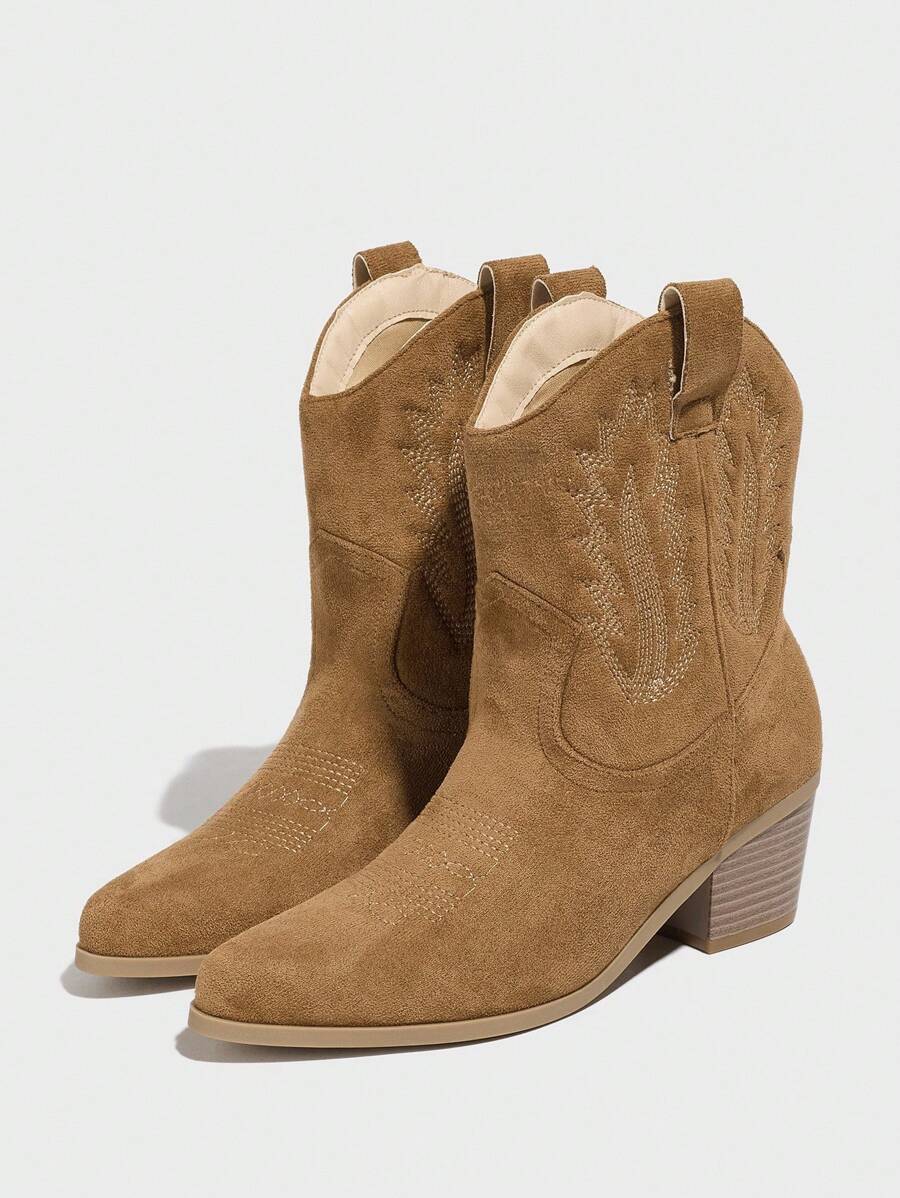 Daringsoles 女士尖头粗跟套脚西部靴，绒面革刺绣中跟牛仔踝靴，卡其色，适合圣诞节穿着 - 卡其色 - 查看 1
