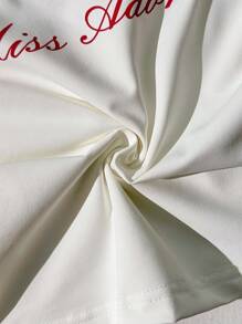 SHEIN MOD Regata Slim Fit com Laço e Estampa de Letra Fashionable para Mulheres da Coquette - Branco - Visão 5