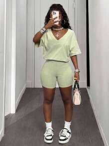 Slaydiva 秋冬新品/女士秋季服装/万圣节/秋冬女装 夏季新款休闲街灯绿仿雪花面料V领宽松T恤+高腰修身骑行短裤，适合日常出行、音乐节、复活节、毕业季等场合，合身 - 綠色 - 查看 6