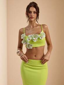 SHEIN BAE 2 pièces Ensemble pour femme Top de débardeur à bretelles fines avec ornements de couleur unie jaune vert et jupe longue à taille basse. Convient pour la plage, la villégiature d'été. Ensemble décoré de fleurs 3D, robe pour le petit-déjeuner. - Vert - Voir 1