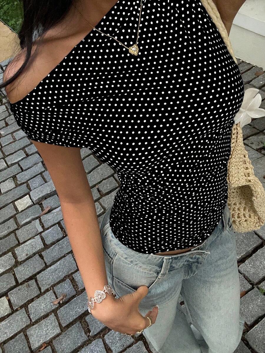 Sunnyshic Petite 白色和黑色波尔卡圆点不对称褶皱修身腰部衬衫，优雅休闲度假沙滩装，适合娇小女性夏季穿着 - 黑色 - 查看 1
