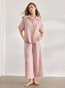 Ocili Conjunto de ropa de dormir de lino natural para mujer con cuello, botones al frente, manga 3/4 y pantalones a media pierna con rayas, cómodo