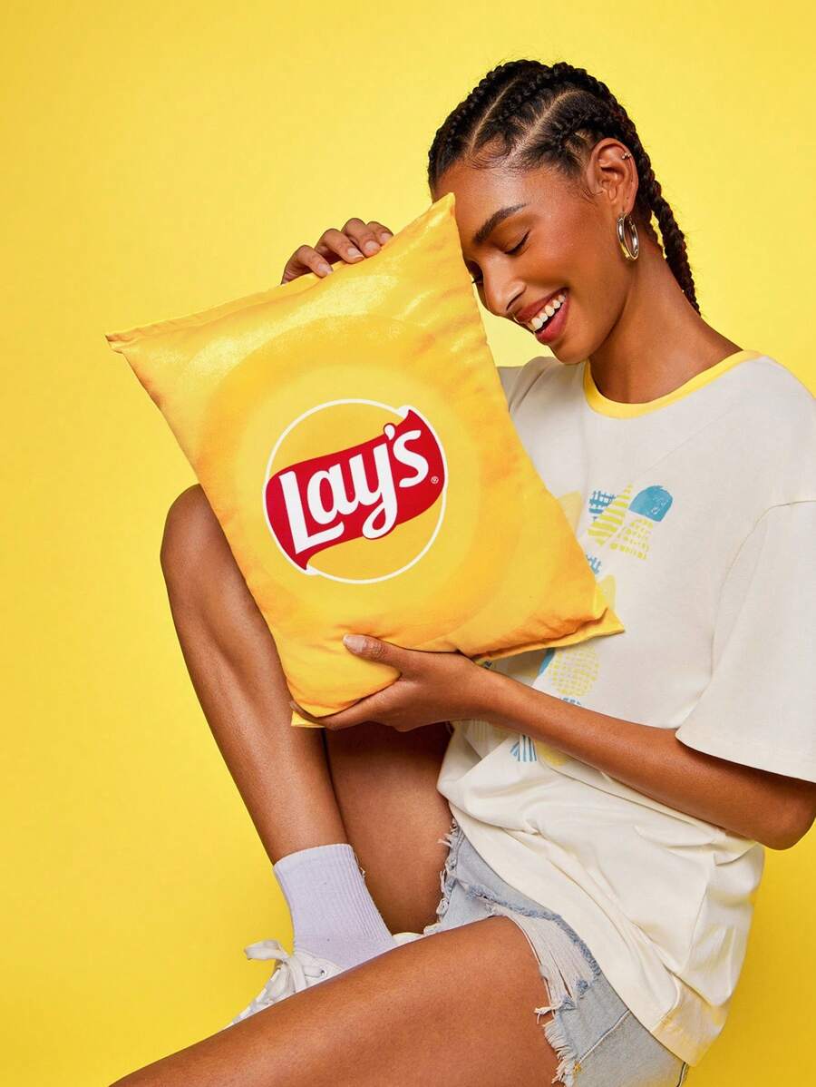 Lay's X SHEIN 1 个薯片形状毛绒枕头，有趣可爱，柔软舒适，适合在汽车、房间、沙发和午睡中装饰，很棒的礼物 - 黃色 - 查看 1