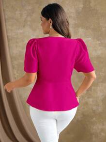 Roveilla Blus Wanita Ukuran Besar Elegan Warna Merah Muda Muda dengan Kerah Persegi dan Kancing Lengan Pendek untuk Pesta Musim Panas - Hot Pink - View 2