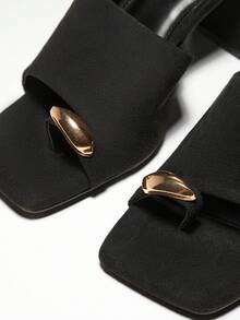 SHUZIA 女士时尚日常百搭踝靴跟一脚蹬凉鞋，配金色趾环 - 黑色 - 查看 7