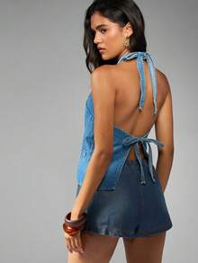 MISSGUIDED فستان قصير بدون أكمام من الجينز مع قلادة قلب معلقة، تصميم بدون ظهر، أزرار أمامية، ملابس شارع صيفية للمهرجانات، موضة Y2K عصرية وكاجوال بدون أكمام - الأزرق - مشاهدة 2