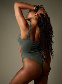 MISSGUIDED Costume da bagno intero monokini con texture a costine, taglio cut-out, con accento di perle, adatto per vacanze al mare, resort e piscina estiva