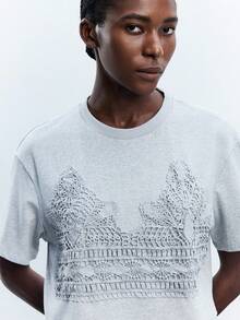 Maija Damen Rundhals Top mit Spitzenbesatz und Kurzarm, minimalistisch elegante Mode für den urbanen Arbeitsweg, Business Lässig, Lehrerin Uniform, Bürokleidung, Schuloutfit, Basic Pullover, Vintage Stil