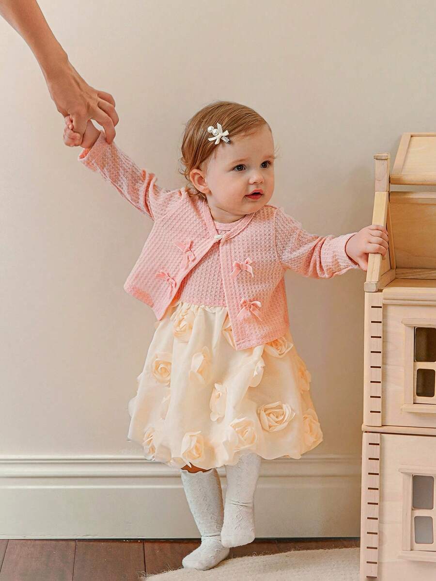 SHEIN This 2-Piece Baby Girl's Fashionable, Sweet And Cute Sleeveless Three-Dimensional Floral Organza Dress Pairs Well With A Comfortable Knitted Textured Short Coat Set.