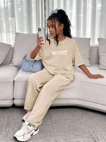 SHEIN Nova Glow 2 件套青少年女孩套装：休闲字母印花宽松圆领 T 恤 + 印花裤 - 卡其色 - 查看 5