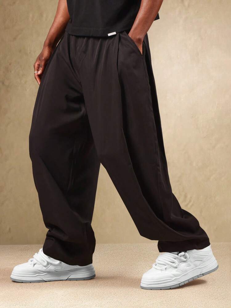 Pantalón de sarga plisado de pierna ancha con bolsillos laterales