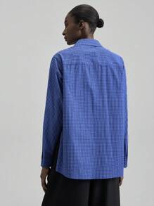 Ontre 2025 新都市时尚风格，极简舒适，格子面料，蓝色，多造型，超大版型，翻领，长袖，侧开衩，女式上衣，秋装，返校，商务休闲，通勤现代都市休闲时尚商务休闲女士办公室装低调老款风格轻松气质高端都市通勤高品质机场女装高端材质商务休闲上衣蓝色格子衬衫女装女士蓝色衬衫格子领带衬衫蓝色纽扣衬衫 - 藍色 - 查看 7