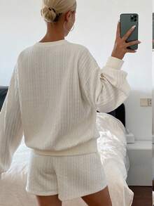 DAZY 两件套女士纯色纹理面料宽松圆领长袖卫衣和直筒短裤休闲街头风加厚套装，秋冬女士家居服套装 - 米色 - 查看 2