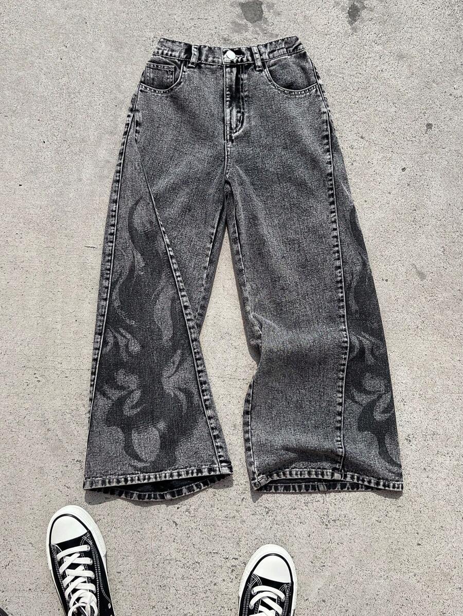 SHEIN 适合青少年男孩的时尚休闲 Y2K 复古酷炫哥特火焰图案灰色宽松牛仔裤,柔软舒适,适合日常穿着,也适合夏季和秋季参加锐舞音乐节、海滩和街头潮流活动,以及冬季上学穿着。 - 灰色 - 查看 1